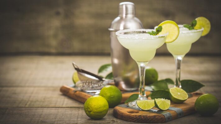 margarita-la-gi-ly-thuy-tinh-nao-dung-cocktail-margarita-dep-va-phu-hop