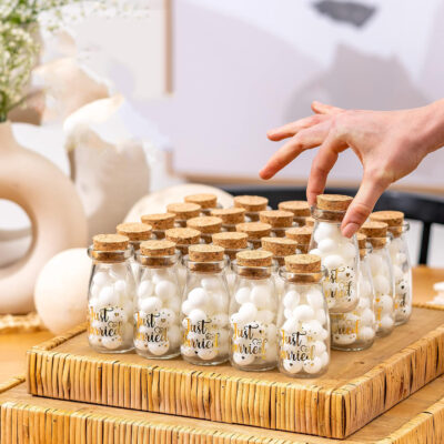 qua-tang-dap-le-wedding-favors-la-gi-05-y-tuong-lam-qua-cuoi-sang-tao-voi-cac-loai-chai-hu-thuy-tinh (12)